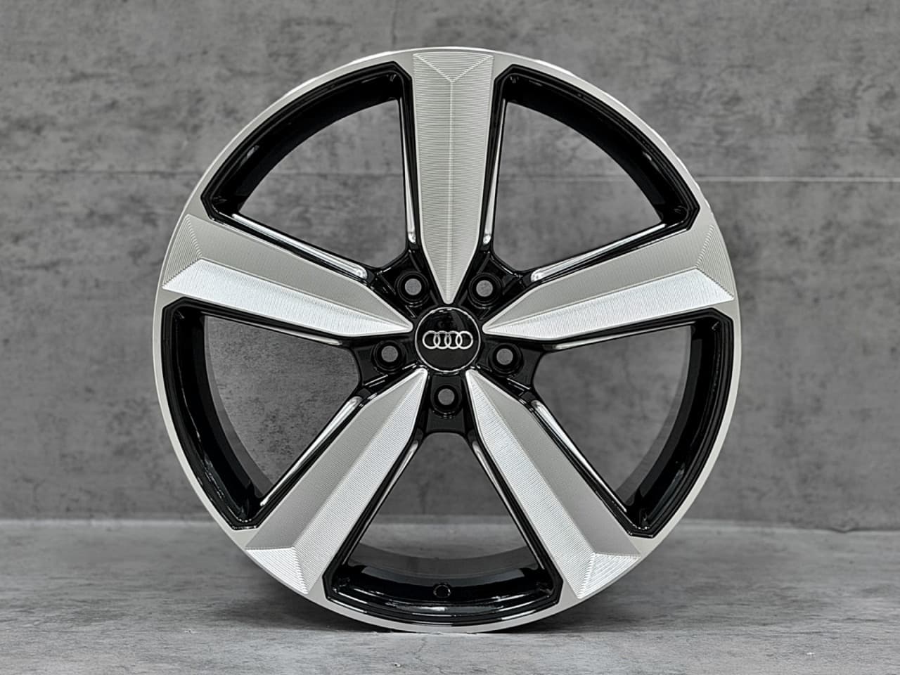 Audi Audi 19 RS Miling