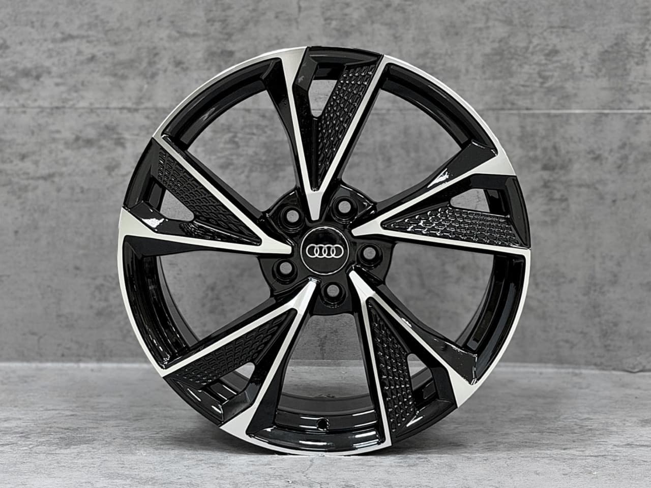 Audi Audi 18 RS7