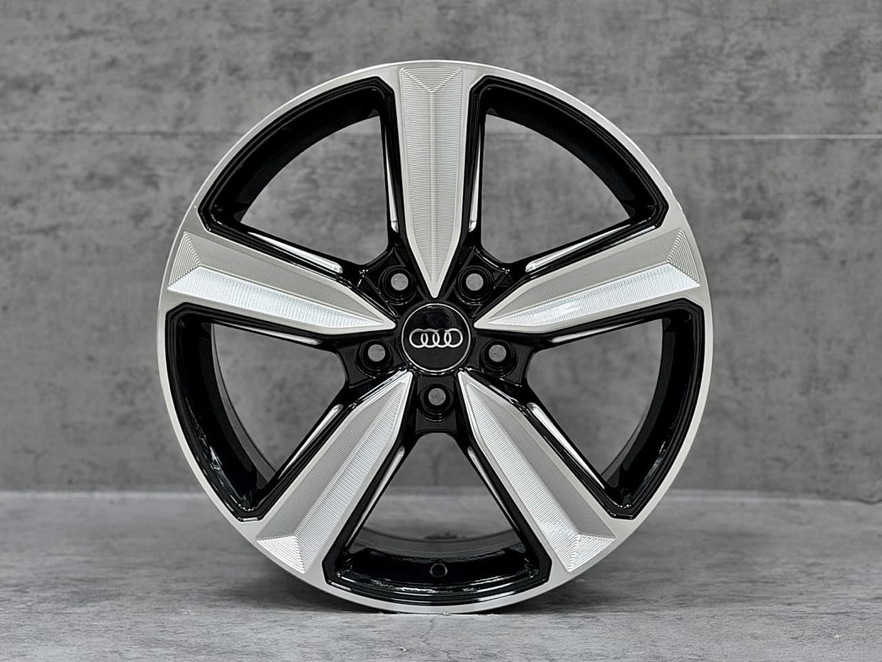 Audi Audi 17 RS Miling